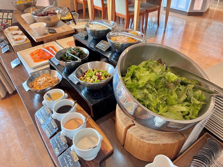 サラダコーナー