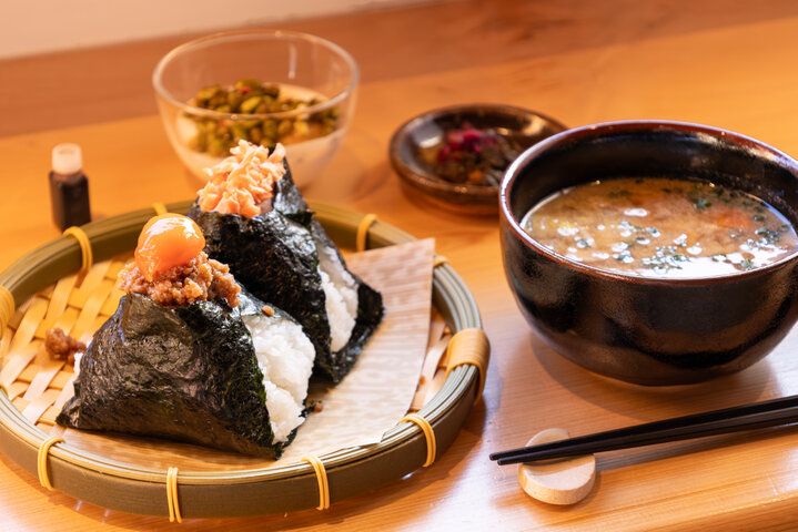 「信玄餅」が味わえる、富士山を望むカフェ「富士吉田金精軒 富士茶庵」へ