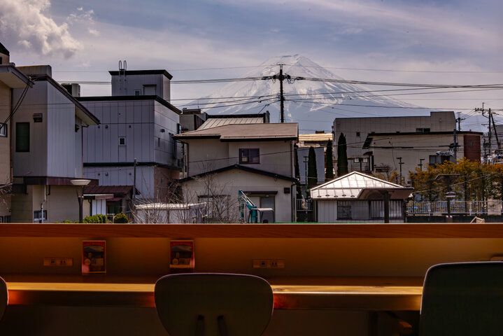 「信玄餅」が味わえる、富士山を望むカフェ「富士吉田金精軒 富士茶庵」へ