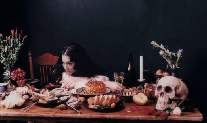 ミシェル・ザウナーの音楽ソロプロジェクト であるジャパニーズ・ブレックファストの最新アルバム『For Melancholy Brunettes(& Sad Women)』をリリース。 6月11日と13日の来日公演の詳細はこちら。Photo_ Pak Bae（『For Melancholy Brunettes（& Sad Women）』）