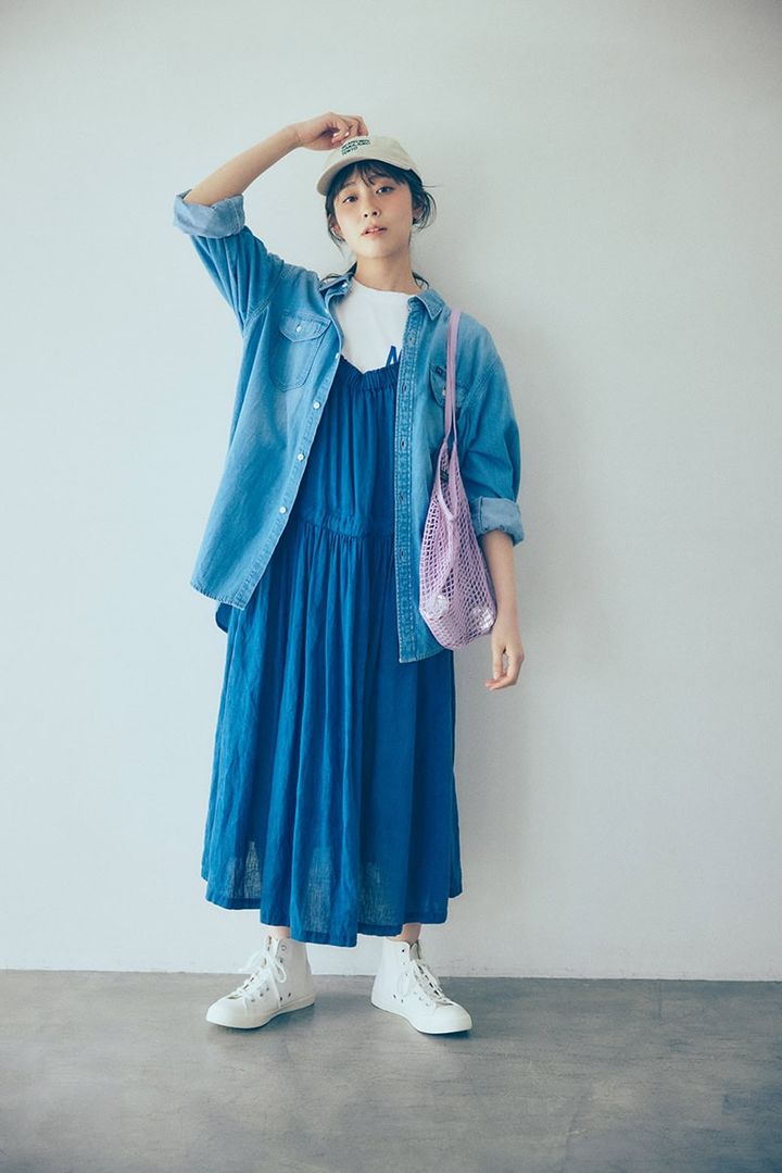 夏らしくヘルシーさ全開！ ブルーのワントーンコーデ