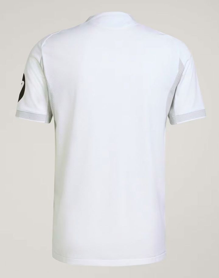 レアル・マドリーが2025-26新ユニフォームを発表！新監督の「現役時代」と似たデザインに