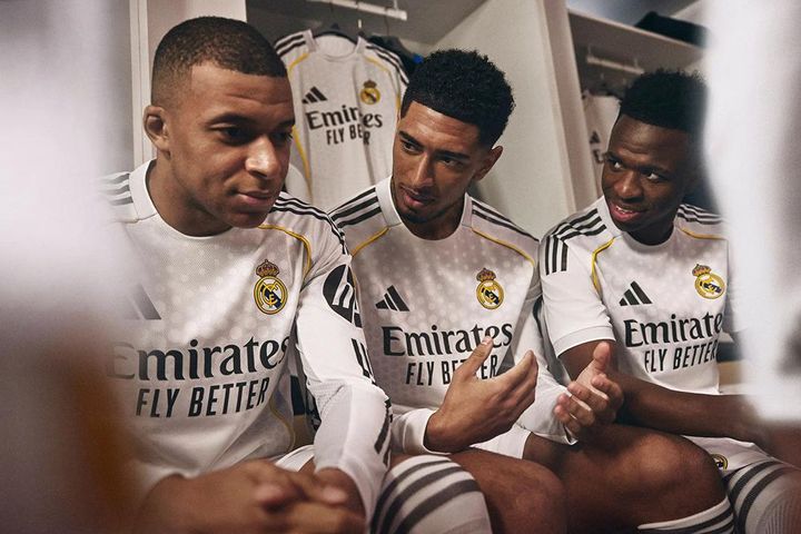 レアル・マドリーが2025-26新ユニフォームを発表！新監督の「現役時代」と似たデザインに