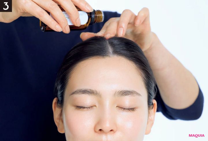 乾燥、たるみ、くすみも即解消！ 人気俳優もご指名、岡野瑞恵さんがメイクルームで実践する“お支度”_15