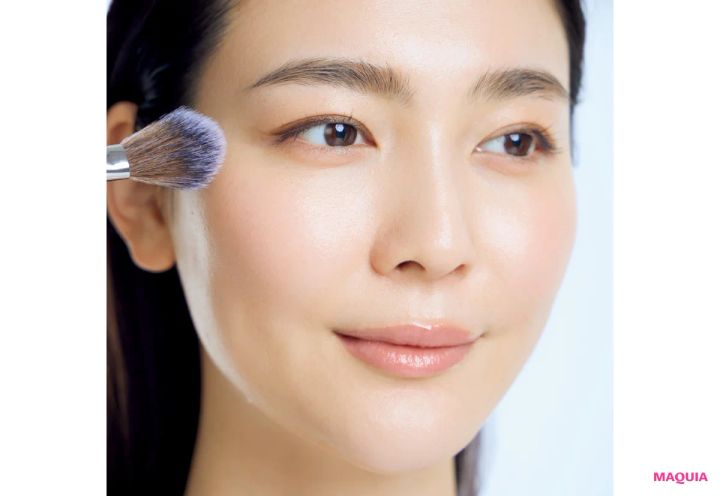 乾燥、たるみ、くすみも即解消！ 人気俳優もご指名、岡野瑞恵さんがメイクルームで実践する“お支度”_12