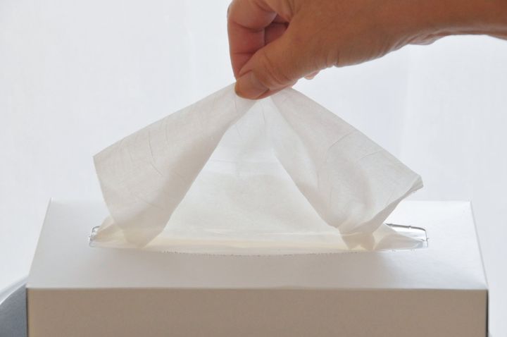 開けたばかりのティッシュペーパーの箱からティッシュを1枚ずつ取り出す方法は？（画像はイメージ）