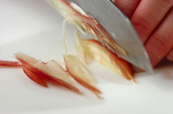 ナスとミョウガのみそ汁の下準備1