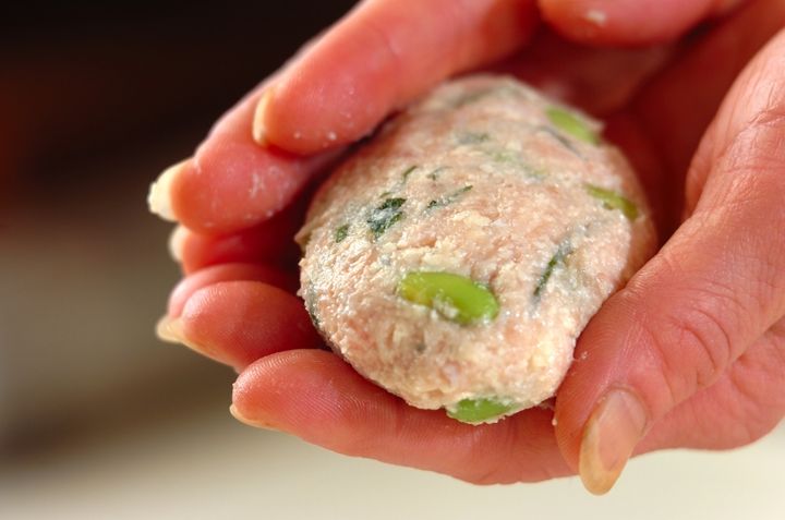 枝豆入り鶏つくねの作り方1