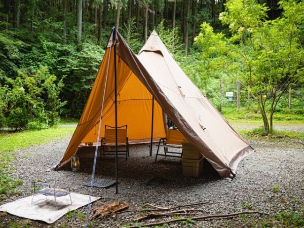 機能性が優秀すぎる！虫よけ・日よけ・雨対策ができる画期的なスクリーンタープ3選