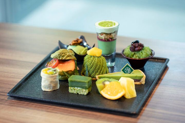 テラス席で味わう、抹茶づくしのアフタヌーンティー「レストラン1899お茶の水」