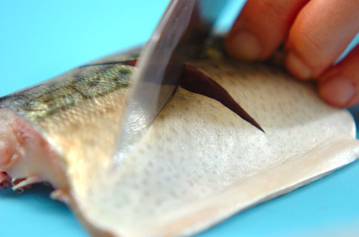 グリルでふっくら！サバの塩焼きの下準備1