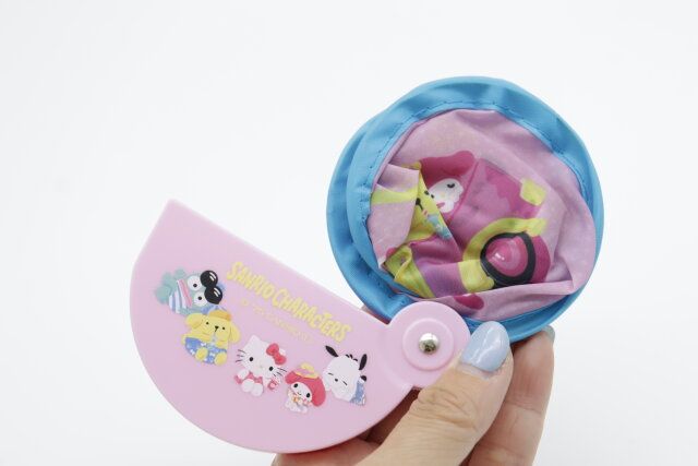 ダイソーの可愛いケース付き 折りたたみうちわ