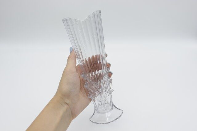 ダイソーのガラスに見えるフラワーベース（Aタイプ）