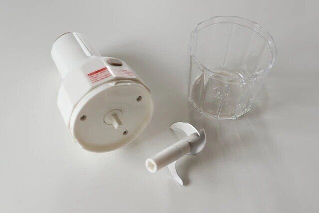 ダイソーのプッシュ野菜カッター