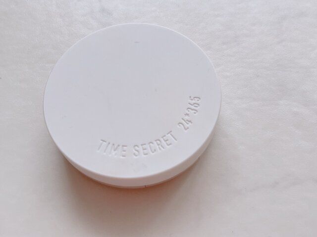 タイムシークレット ミネラル薬用プレストパウダー ライトオークル