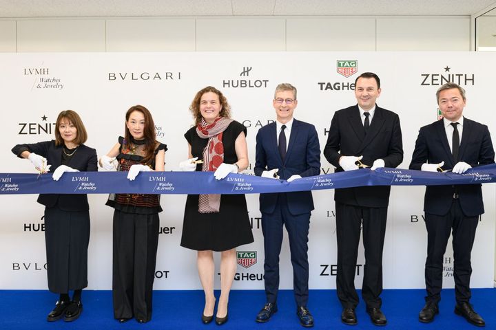 開校式テープカット