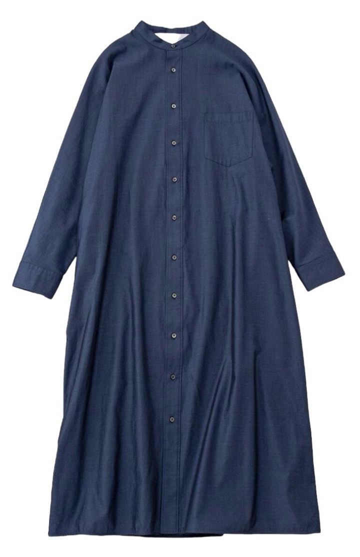 シャツワンピース¥37,400／ティッカ