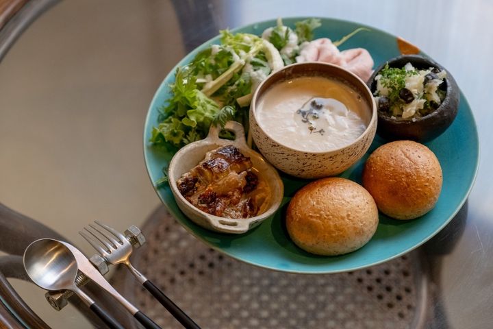 「ぽたぽたポタージュとパンのセット」1400円 