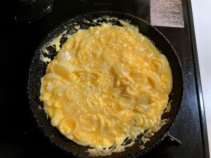 全体がトロっと半熟になった卵