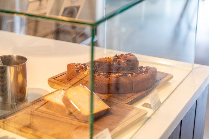 築100年以上の長屋で川を眺めながらのカフェタイムを。北浜の「EMBANKMENT Coffee」