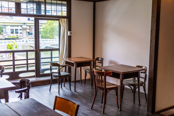 築100年以上の長屋で川を眺めながらのカフェタイムを。北浜の「EMBANKMENT Coffee」