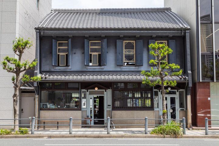 築100年以上の長屋で川を眺めながらのカフェタイムを。北浜の「EMBANKMENT Coffee」