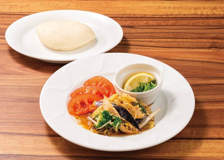 飯田商店コラボのデニーズのエスニック唐揚げとパオズ