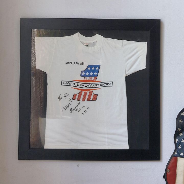 マート・ローウィルのサイン入Tシャツ