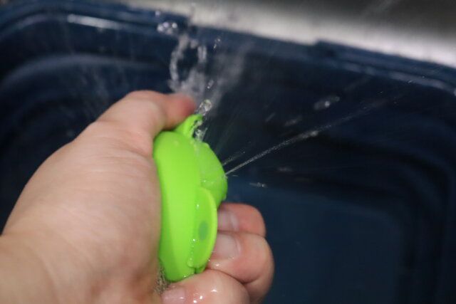 ダイソー リユーザブル水風船（動物セット） 使用例