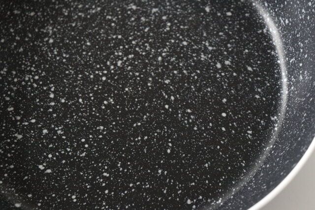 ガス用マーブルコーティングフライパン（18cm） 素材感