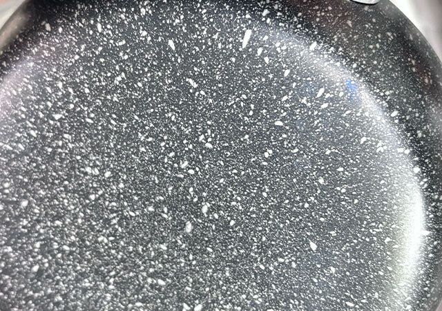 ガス用マーブルコーティングフライパン（18cm） 裏面