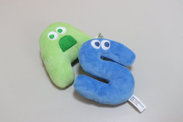 ダイソー マスコットキーホルダー（アルファベット、A、E、H、N） マスコットキーホルダー（アルファベット、M、S） 