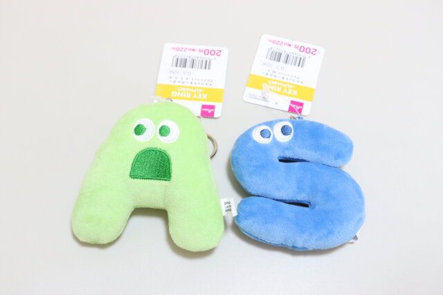 ダイソー マスコットキーホルダー（アルファベット、A、E、H、N） マスコットキーホルダー（アルファベット、M、S） 商品タグ