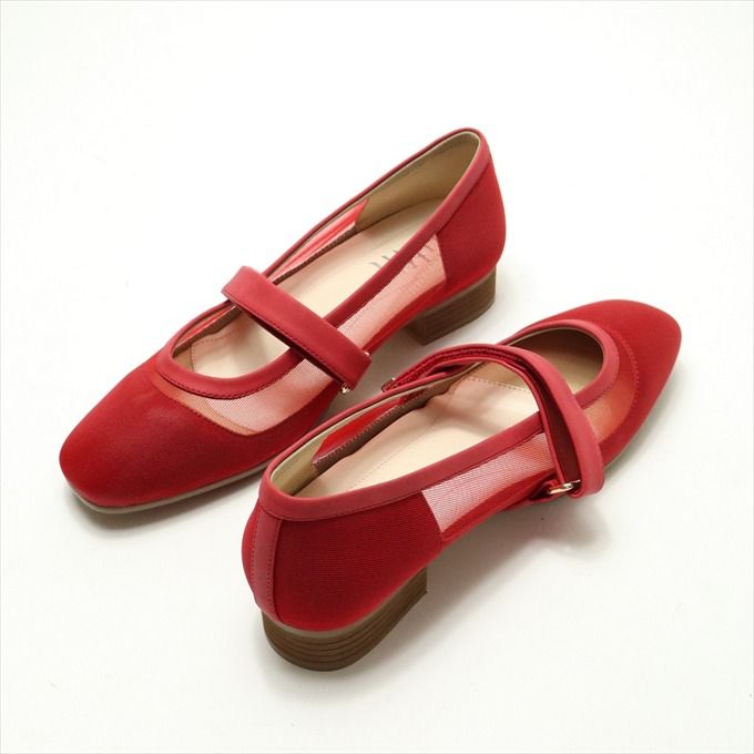 秋まで活躍するトレンドのシアー素材＆メリージェーンデザイン