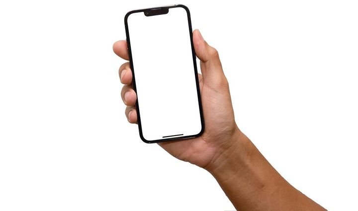 白い背景にスマートフォンを持つ手