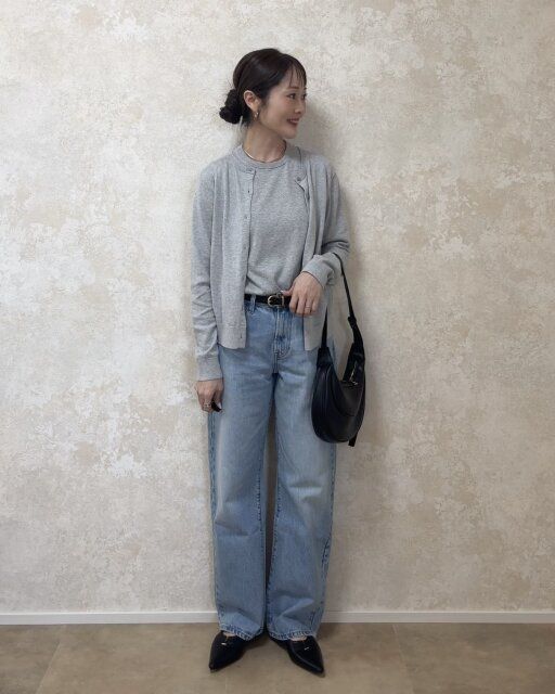 グレーアンサンブルでシンプルコーデ