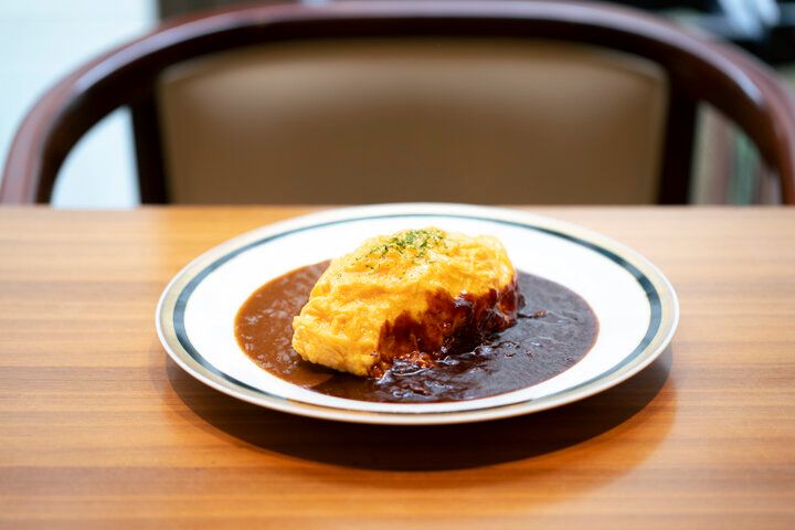 日本橋・老舗書店「丸善」のカフェでほっとひと息～元祖ハヤシライスや文豪の小説にヒントを得たレモンケーキって？～