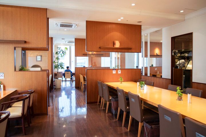 日本橋・老舗書店「丸善」のカフェでほっとひと息～元祖ハヤシライスや文豪の小説にヒントを得たレモンケーキって？～