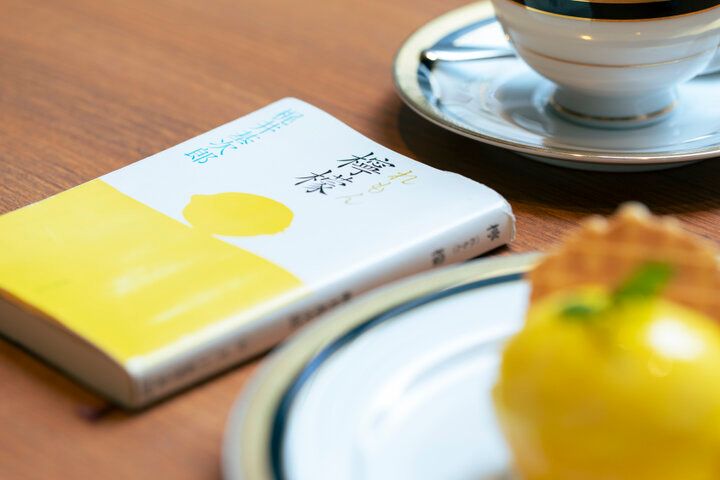 日本橋・老舗書店「丸善」のカフェでほっとひと息～元祖ハヤシライスや文豪の小説にヒントを得たレモンケーキって？～