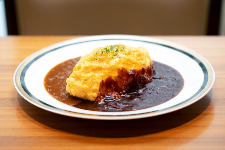 日本橋・老舗書店「丸善」のカフェでほっとひと息～元祖ハヤシライスや文豪の小説にヒントを得たレモンケーキって？～