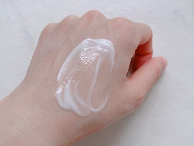 エスネイチャー アクアスクワランクリーム 手の甲に付ける