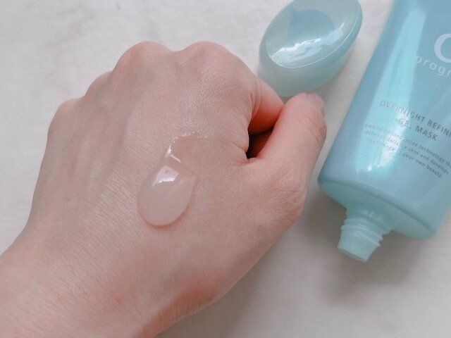 dプログラム 薬用 ナイトジェルマスク 手の甲に付ける