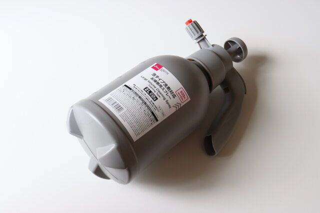 ダイソー お掃除用大容量スプレー（2L、泡タイプ）