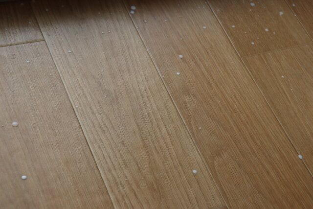 ダイソー お掃除用大容量スプレー（2L、泡タイプ） 使用例 飛び散る