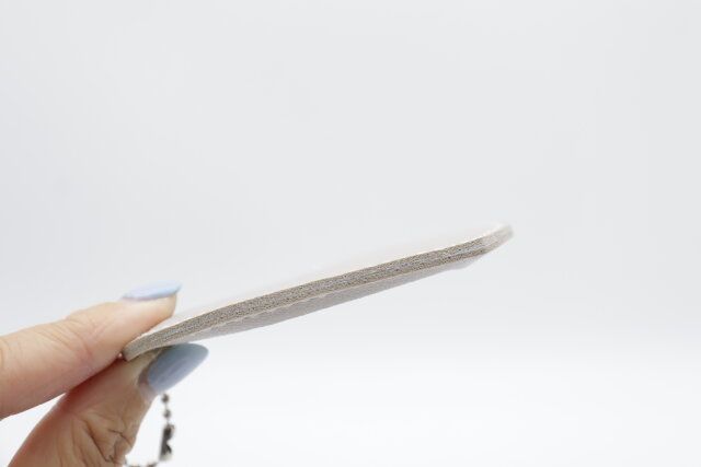 ダイソーのハートのミラーキーホルダーは薄くて邪魔にならない