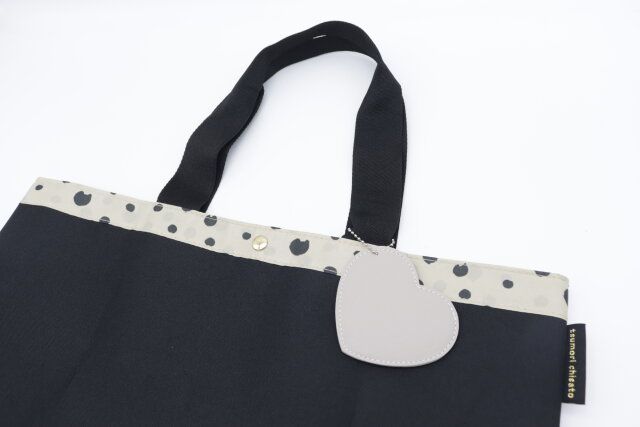 ダイソーのハートのミラーキーホルダーは高見えする