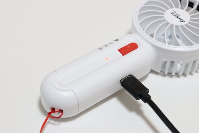 扇風機、ストラップ付（ミッキー／ミニー） 充電式