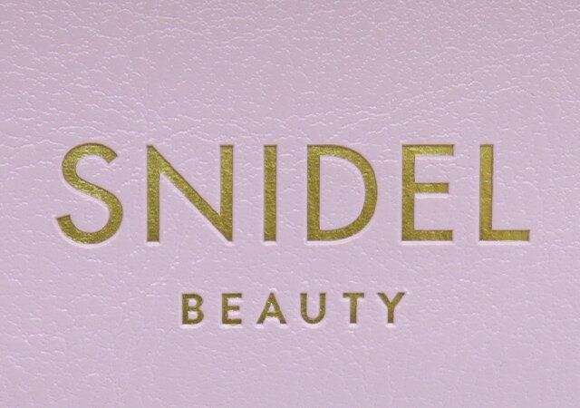 スナイデル ビューティピンクフリルポーチゴールドロゴ