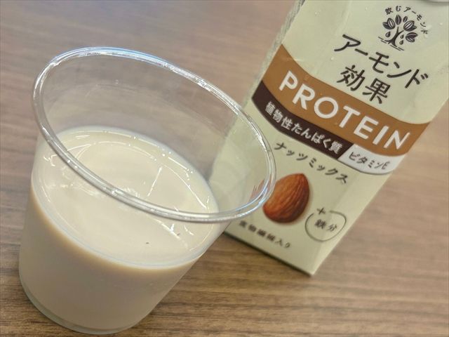 「アーモンド効果 PROTEIN＜ナッツミックス＞」コップ