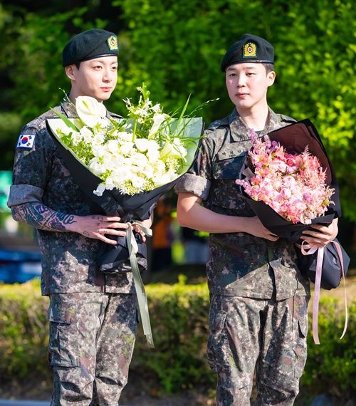 JUNG KOOK（左）とJIMIN